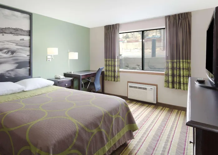 Hotel Super 8 By Wyndham River Green River