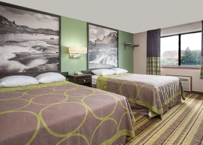 Hotel Super 8 By Wyndham River Green River